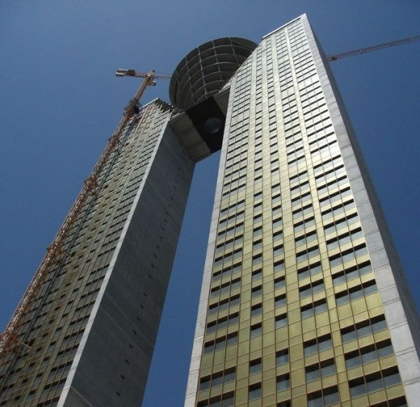 Фэйл при строительстве 47-этажного небоскреба в Испании