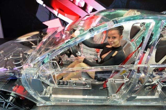 Необычная прозрачная машина на Frankfurt Motor Show 2013