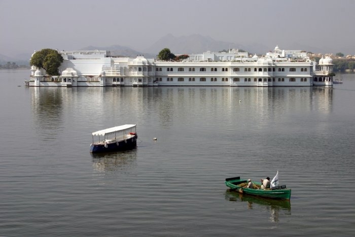 Плавающий дворец озера Пичола в Индии