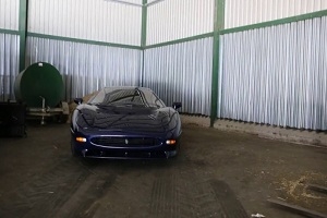 Красивый JAGUAR XJ220