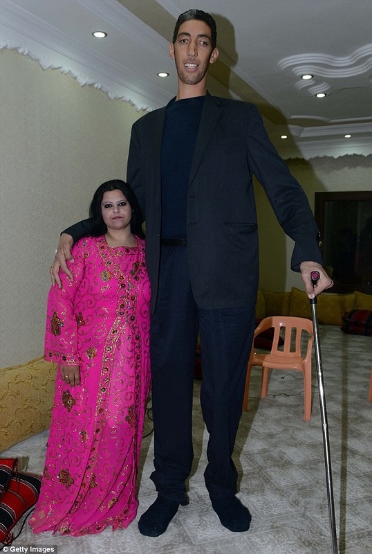 Самый высокий в мире человек женился