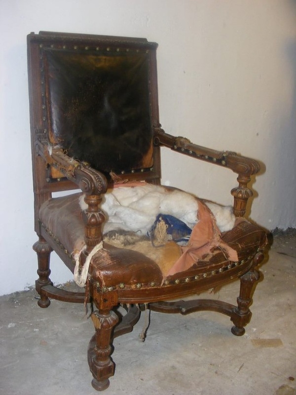 В старом стуле найден клад