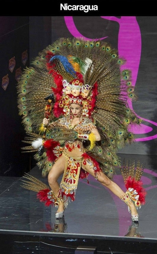 Участницы конкурса Мисс Вселенная 2013 в национальных костюмах