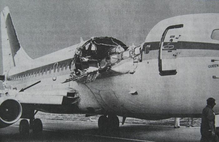 Невероятная посадка поврежденного самолета 243 Алоха Эрлайнз
