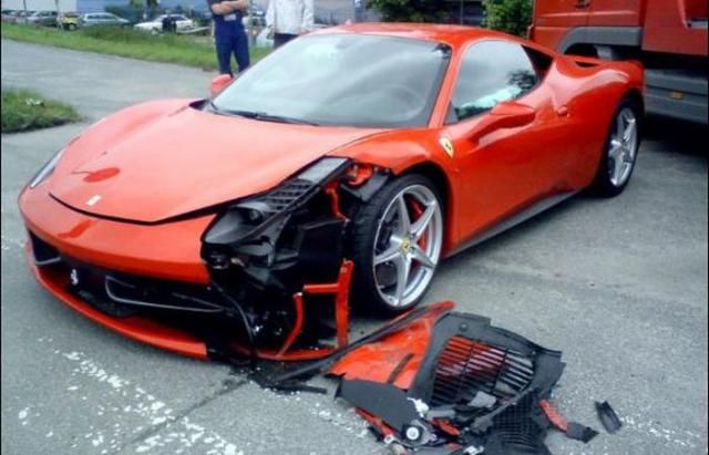 Подборка фотографий аварий Ferrari