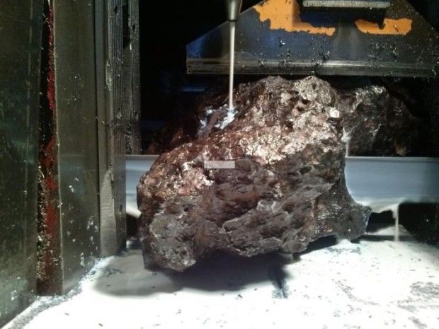 Челябинский метеорит разрезали для изучения