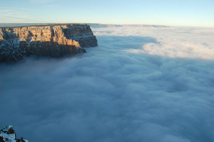 Гран-Каньон полностью заполнен туманом