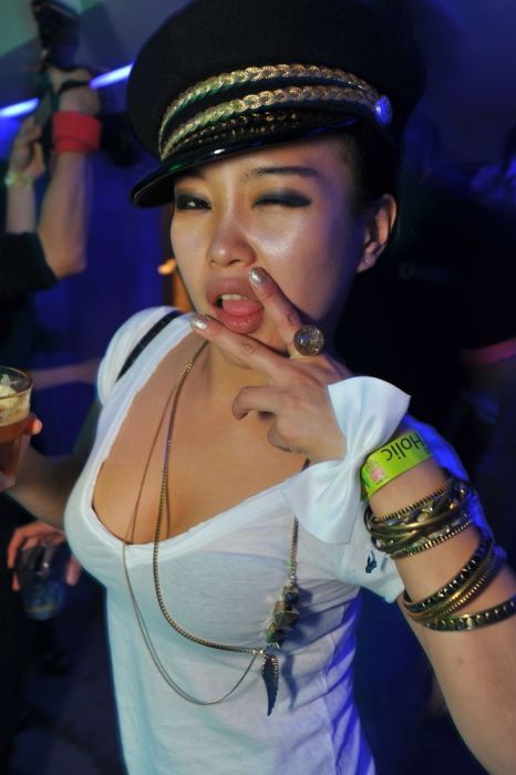 Корейская молодёжь в ночных клубах