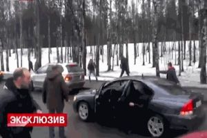 Неадекватный водитель начал стрельбу
