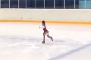 Маленькая фигуристка