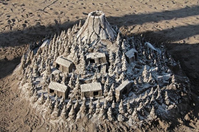 Впечатляющий замок из песка