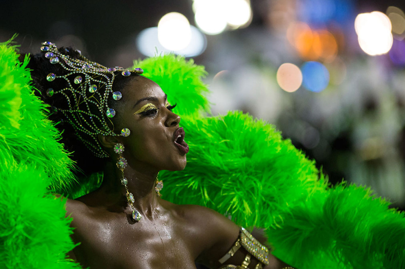 Негритянка г. Карнавал в Рио-де-Жанейро. Бразильский карнавал. Мулатки карнавал. Бразильский новый год.