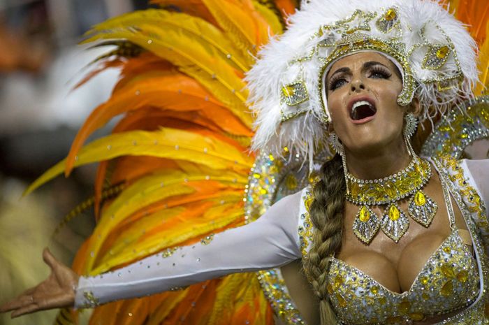 В Бразилии проходят карнавалы