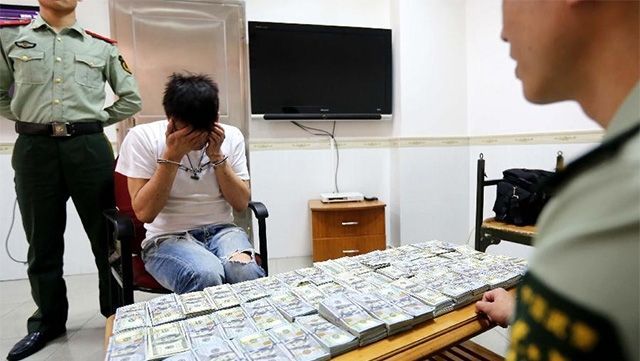 Таможенники нашли у контрабандиста 580 000 долларов
