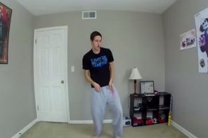 В течении 100 дней парень танцует в комнате