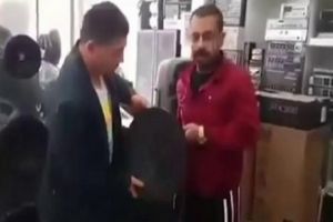 Мужики хотят сдержать мощь сабвуфера
