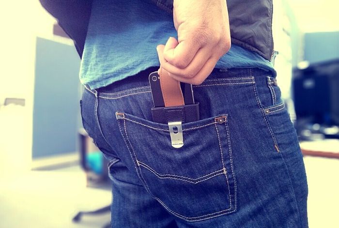 Не носите телефон в заднем кармане