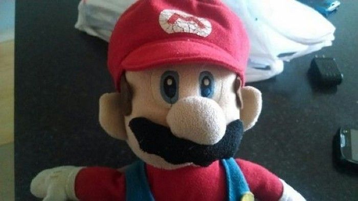 Что под шапкой у Марио