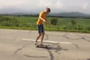 Неудачный прыжок на скейте