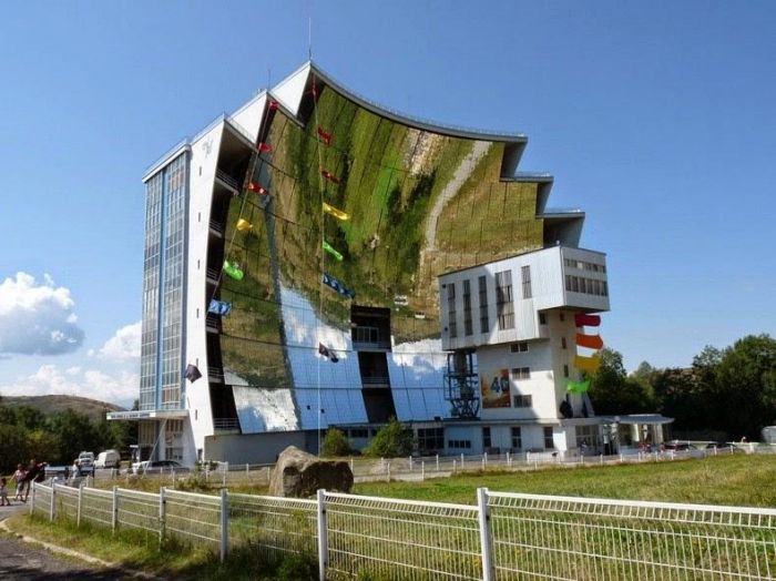 Самая большая солнечная печь на юге Франции