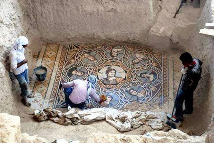В турецком городе Зевгмы обнаружили мозаику