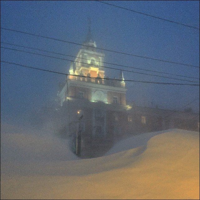 Владивосток завален снегом
