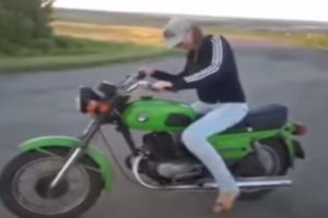 Девки на старых мотоциклах