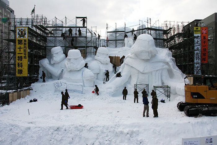 Снежная скульптура "Звездных войн"