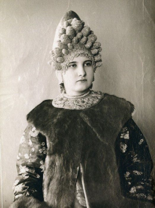 Русские женщины в традиционных нарядах