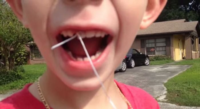 Вырвал сыну зуб с помощью Chevrolet Camaro