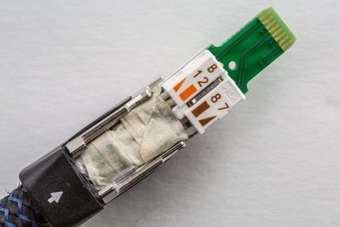 Что находится внутри ethernet-кабеля за 10 000 долларов