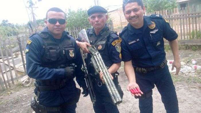 Шестистволка, изъятая у уличной банды из Бразилии