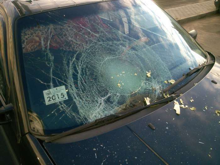 Хулиганы разбили машину двумя кочанами капусты