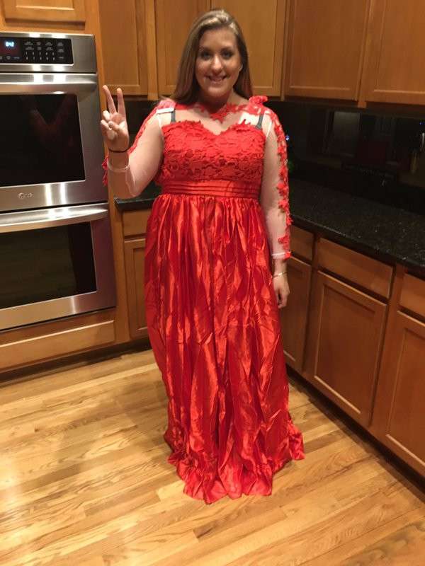 Девушка заказала в интернете платье на выпускной, и вот что ей пришло