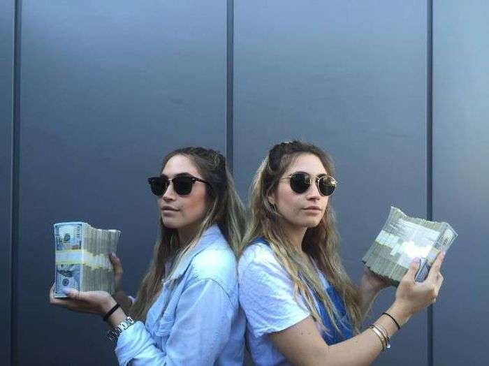 Необычный бизнес сестер-близнецов