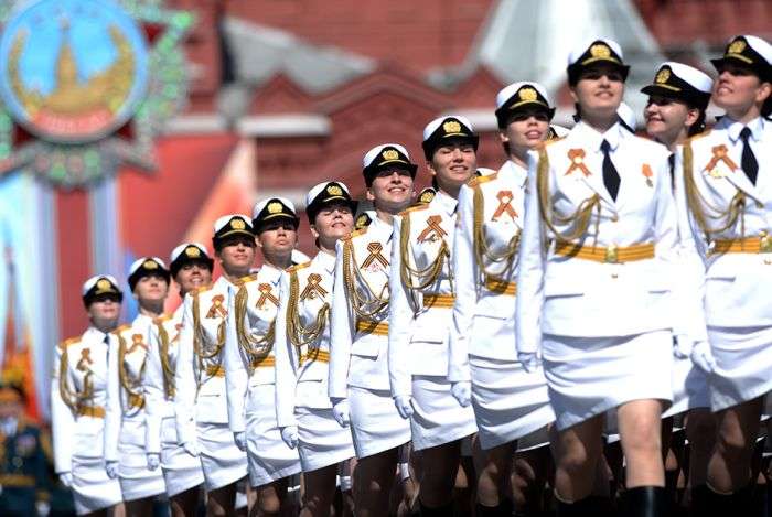 Как выглядят женщины, служащие в армиях разных стран мира