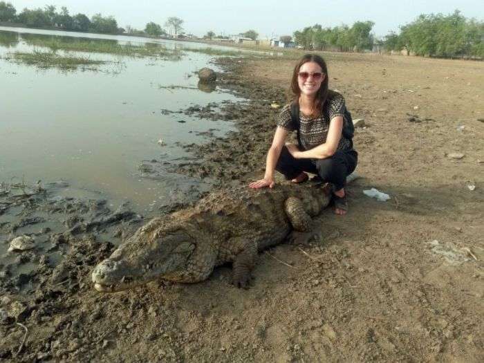 Рискованные фото с крокодилом
