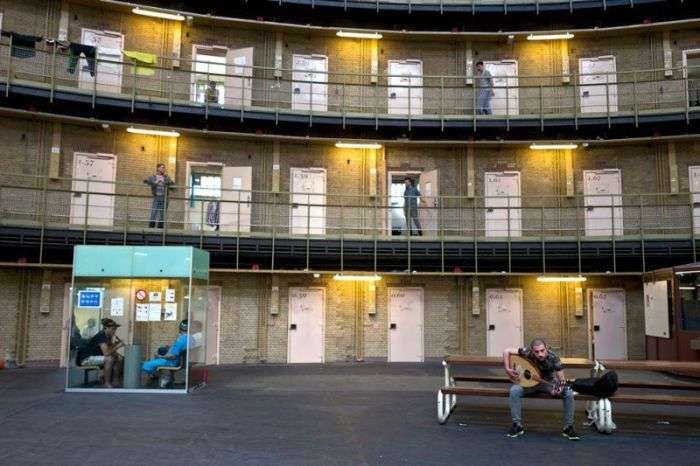В Голландии тюрьму превратили в общежитие для беженцев
