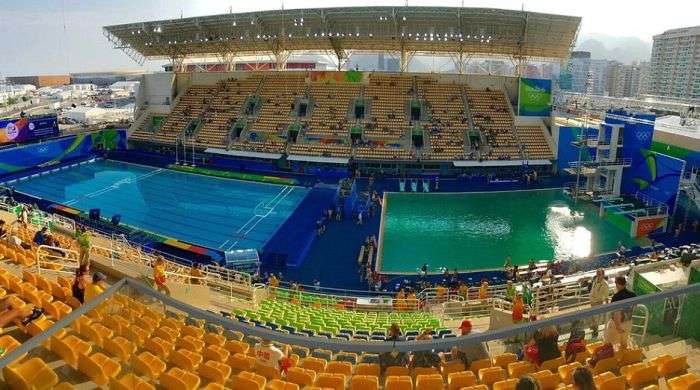 На Олимпиаде в Рио-де-Жанейро бассейн с ярко-зеленой водой