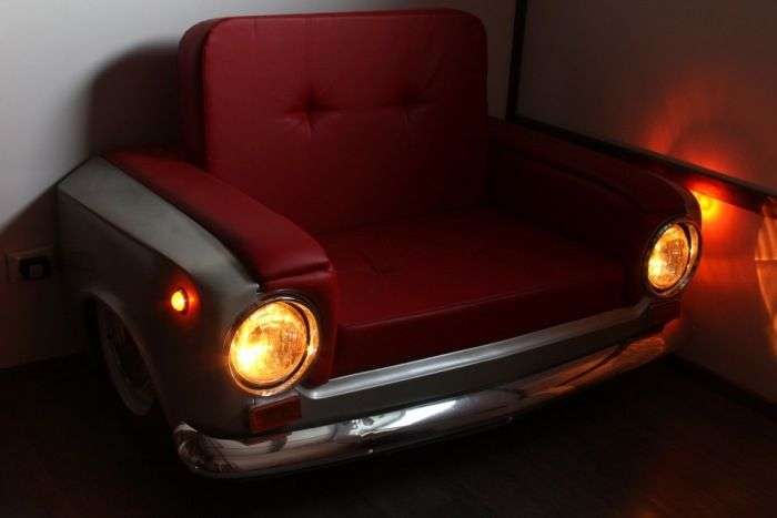Кресло с подсветкой из автомобиля