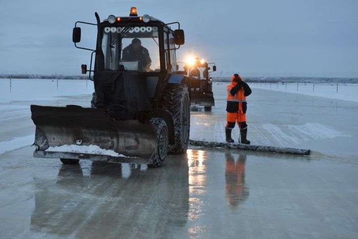 Ледяная переправа между городами Салехард и Лабытнанги
