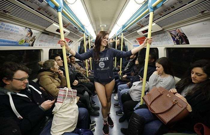 Ежегодный флешмоб «В метро без штанов-2017»