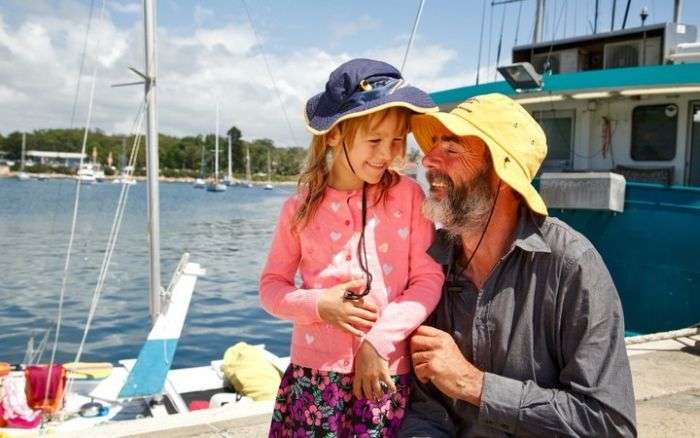 Житель Новой Зеландии с дочерью 27 дней дрейфовали в море