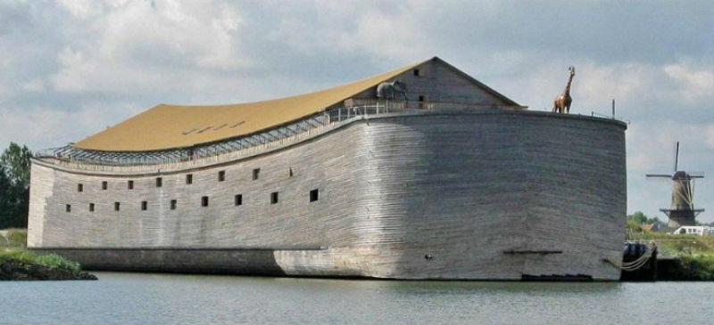Голландец построил точную копию Ноева ковчега, но не может его доставить в Израиль
