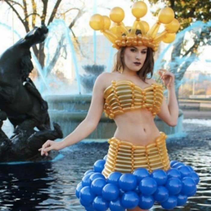20 самых смешных и странных костюмов из воздушных шариков