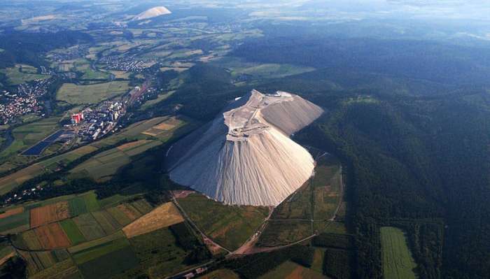 Поразительная соляная гора в Германии