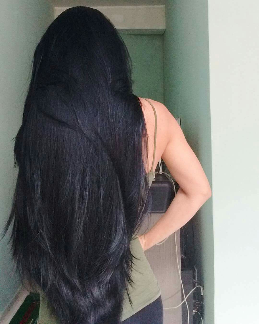 Длинные черные волосы спиной