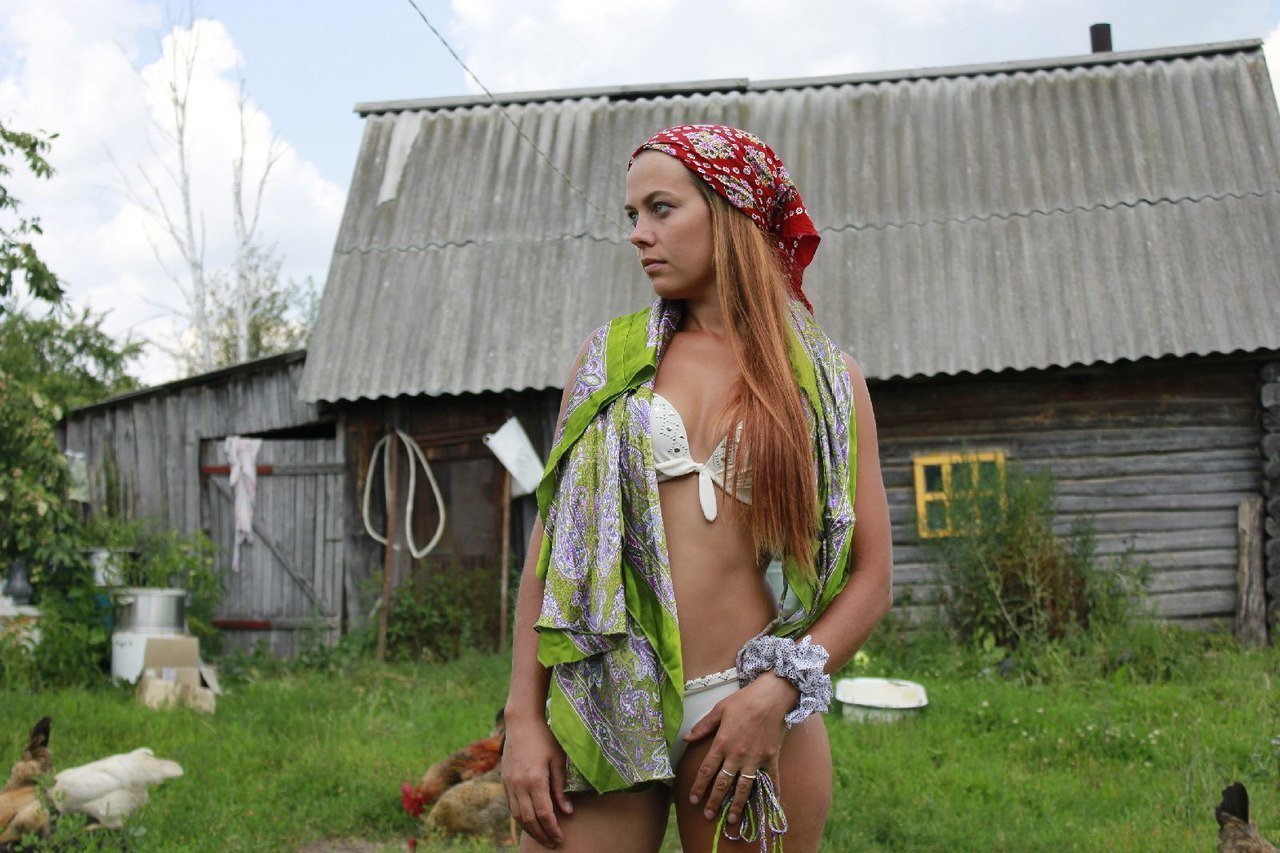 Российские Обнаженные Девушки В Деревне Фото