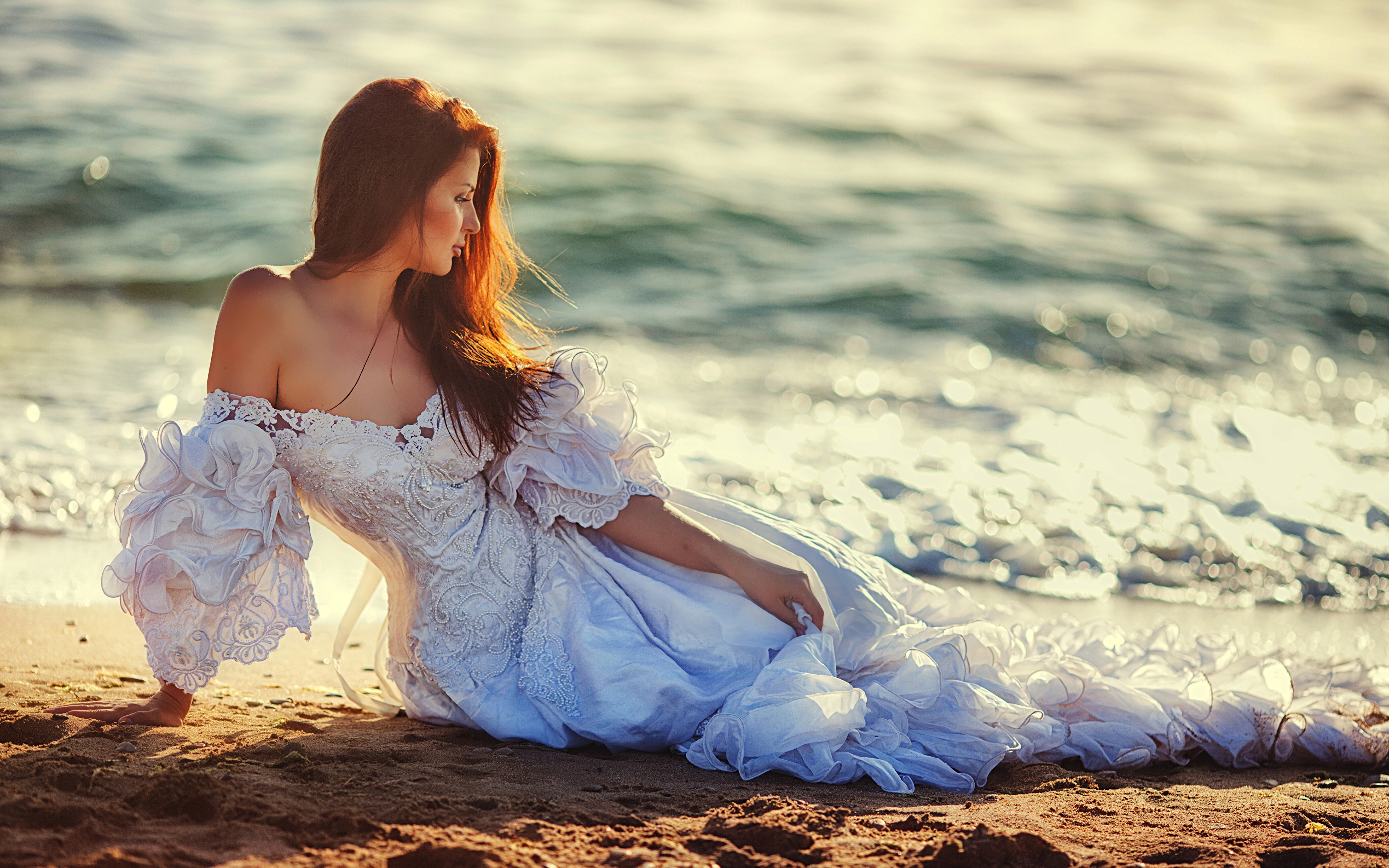 Незабываемые картинки. Девушка в белом платье. Девушка-море. Девушка на берегу моря. Девушка в длинном платье.