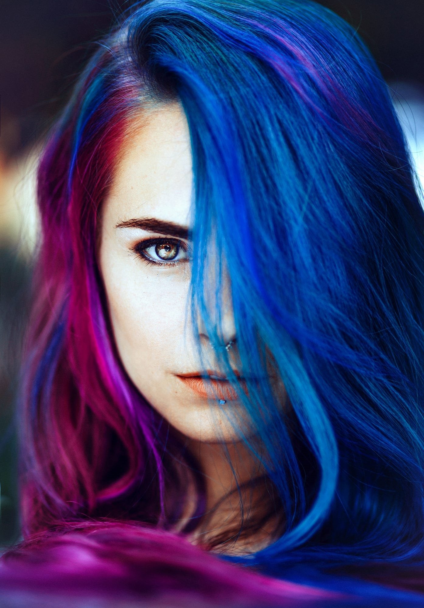 Цветная девочка. Разноцветные волосы у девушек. Девушка с яркими волосами. Разноцветные волосы для девочек. Девушка с цветными волосами.